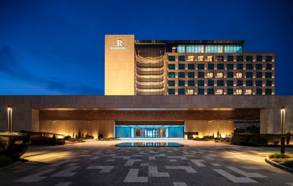 1751357127.jpg 新疆华美胜地库尔勒万丽酒店外观_副本.jpg