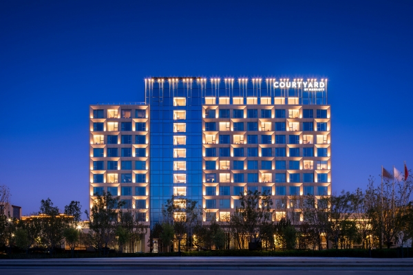 1751357145.jpg 新疆华美胜地库尔勒万怡酒店户外花园_副本.jpg