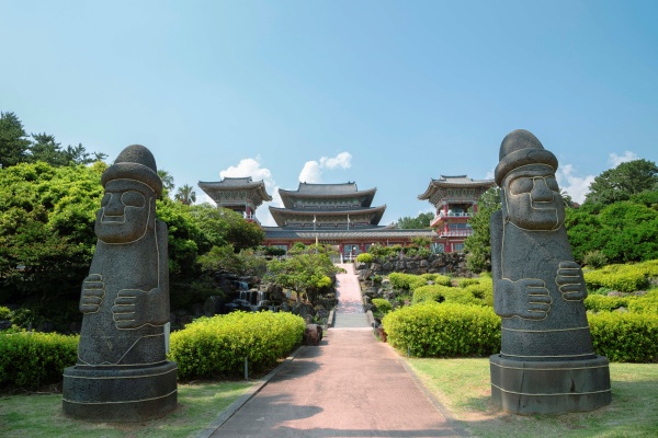 图3MSC荣耀号带领宾客深度探索日本九州及韩国济州的独特魅力(5).jpg
