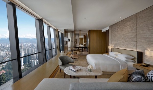 1753106358.jpg Park Hyatt Kuala Lumpur_One-King-Deluxe-Bedroom-Path-View.jpg