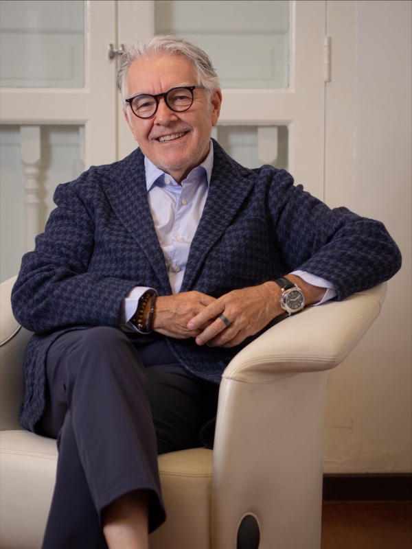 Neil Jacobs肖像_副本.jpg