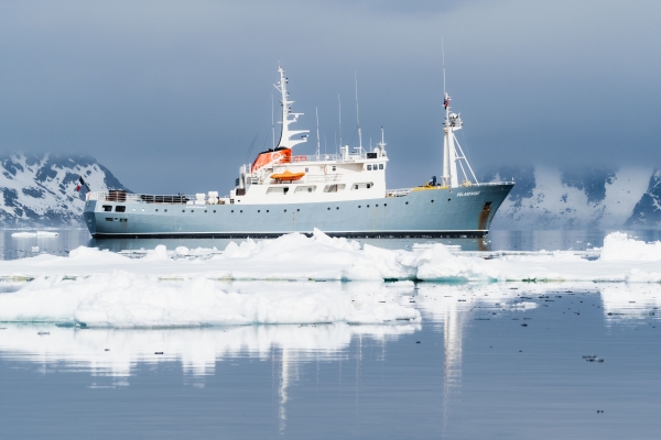 Anais Afrika Svalbard June 2025 (13)_副本.jpg