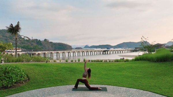 1755852503.jpg Yoga at Amphiteather with Gina_副本.jpg