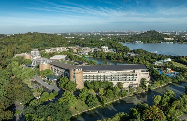 1759594483.jpg 上海佘山世茂艾美酒店全景图_副本.jpg