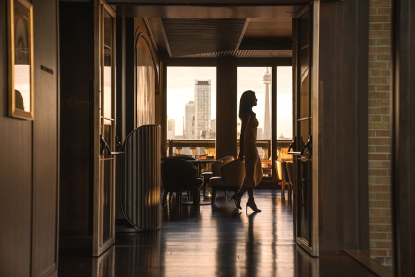 TORPH-P0634-Guest-In-Writers-Room-Entranceway_副本.jpg