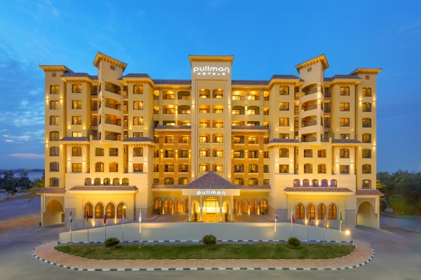 Exterior Pullman Resort Al Marjan Island Facade Evening_副本.jpg
