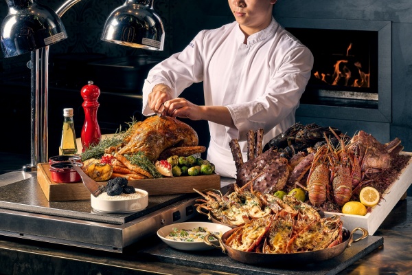 At Chef’s Kitchen, starting December 20th, guests can enjoy Christmas dishes from various cultures%252C including Lobster Thermidor and roasted turkey.jpg