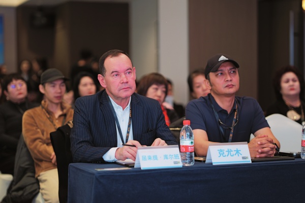 喀什地区旅游协会会长居来提·库尔班先生.jpg