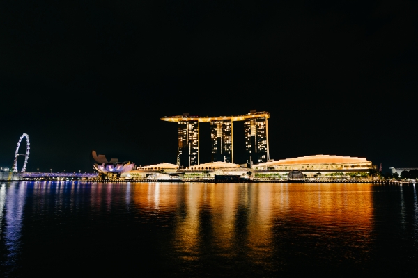 1764373002.jpg Marina Bay Sands building lights up in champagne gold_副本.jpg