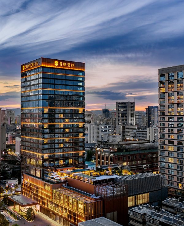 1. 昆明香格里拉地处繁华城市中心_副本.jpg