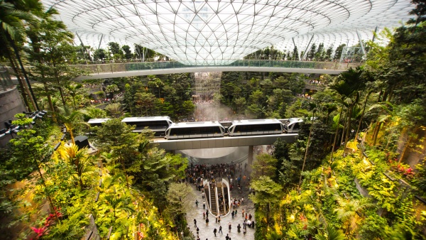 01. 星耀樟宜（图片来源：新加坡旅游局）.jpg