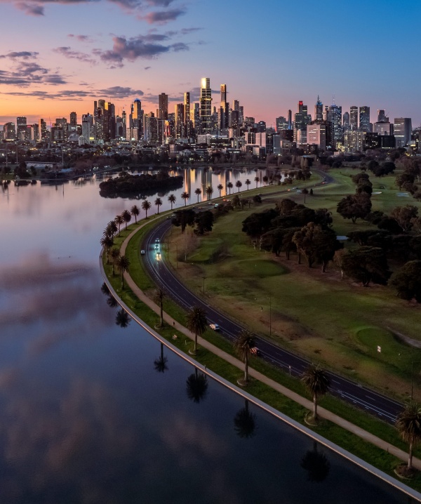 1. 澳大利亚维多利亚州墨尔本阿尔伯特公园 （Albert Park）（图片来源：维多利亚州旅游局）_副本.jpg