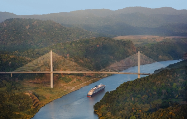 EXI_-_Panama_Canal_副本.jpg