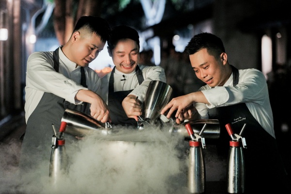 3-从左至右：中餐行政副总厨——茶苑主理人吕刚、甜品主厨贾鹏及西餐行政副总厨许茂柏.jpg