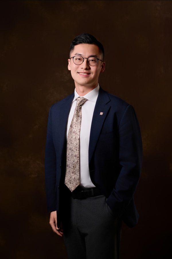 Director of Rooms - Johnny Qin 秦子元 房务总监_副本.jpg