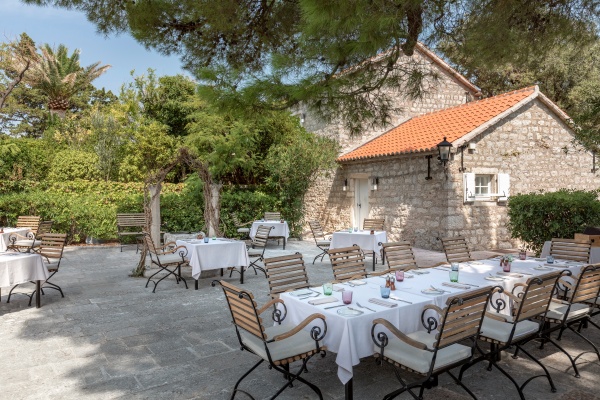 Aman Sveti Stefan, Montenegro - Piazza Restaurant (1)_副本.jpg