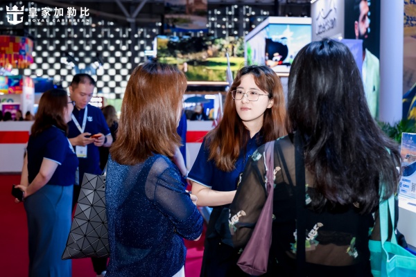1779889183.jpg 皇家加勒比匠心打造了一方集品牌展示与沉浸式互动于一体的专属“海上会客厅” - 2_副本.jpg