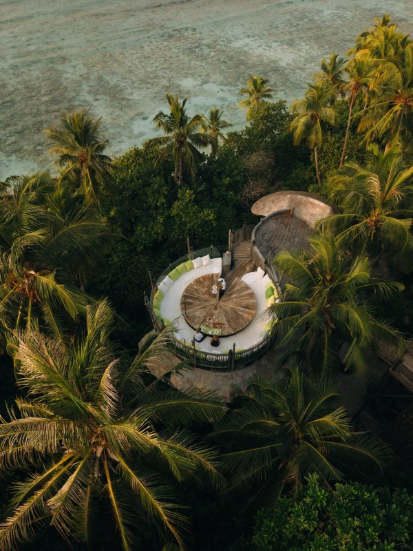 Soneva Fushi - Flying Sauces - Aerial - Large_副本.jpg