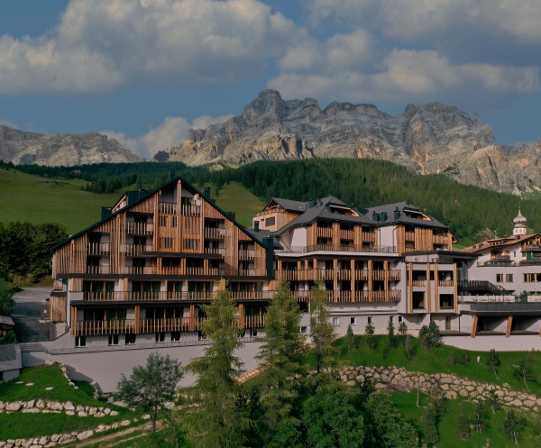 1782275066.jpg Aman Rosa Alpina, Italy - Property Exterior_副本.jpg