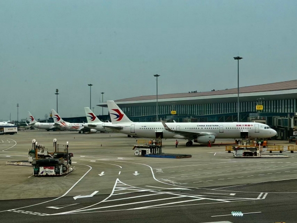 1786118787.jpg 东方航空公司飞机_副本.jpg