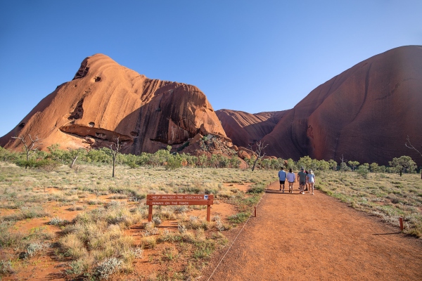 1787884710.jpg 北领地乌鲁鲁_乌鲁鲁环岩步道(Uluru Base Walk)& 乌鲁鲁-卡塔丘塔国家公园(Uluru-Kata Tjuta National Park)_副本.jpg
