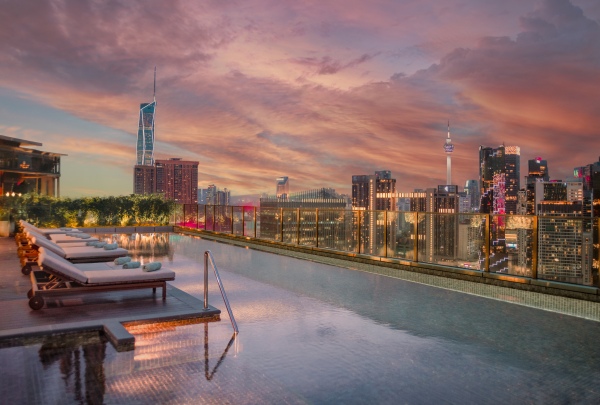 Kimpton-Naluria-Kuala-Lumpur-Rooftop-Pool-Evening_副本.jpg