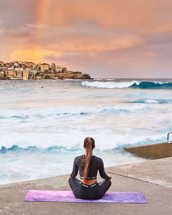 1792054278.jpg Yoga by the Sea_副本.jpg