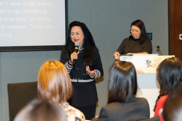 悦榕集团联合创始人兼高级副总裁张齐娥女士参加活动现场小组讨论_副本.jpg