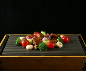 海口希尔顿酒店御玺中餐厅推出新派创意“烧烤盒子”系列菜系