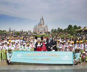上海迪士尼度假区被授予首个“生态中国体验教育基地”
