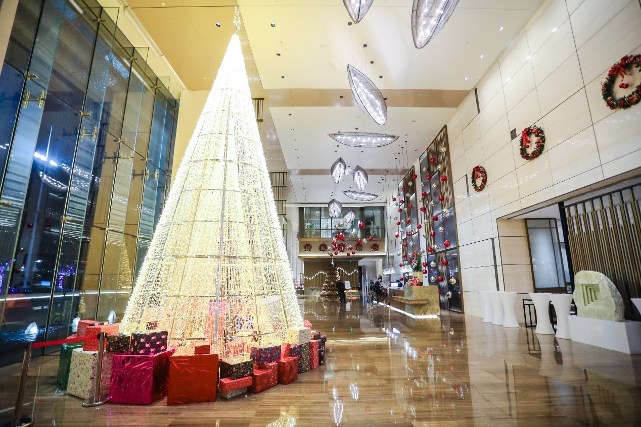 南昌国际博览城绿地铂瑞酒店举行圣诞亮灯仪式