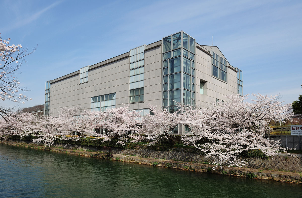 不可错过的春季展览: 京都国立近代美术馆展出现代艺术和工艺品 