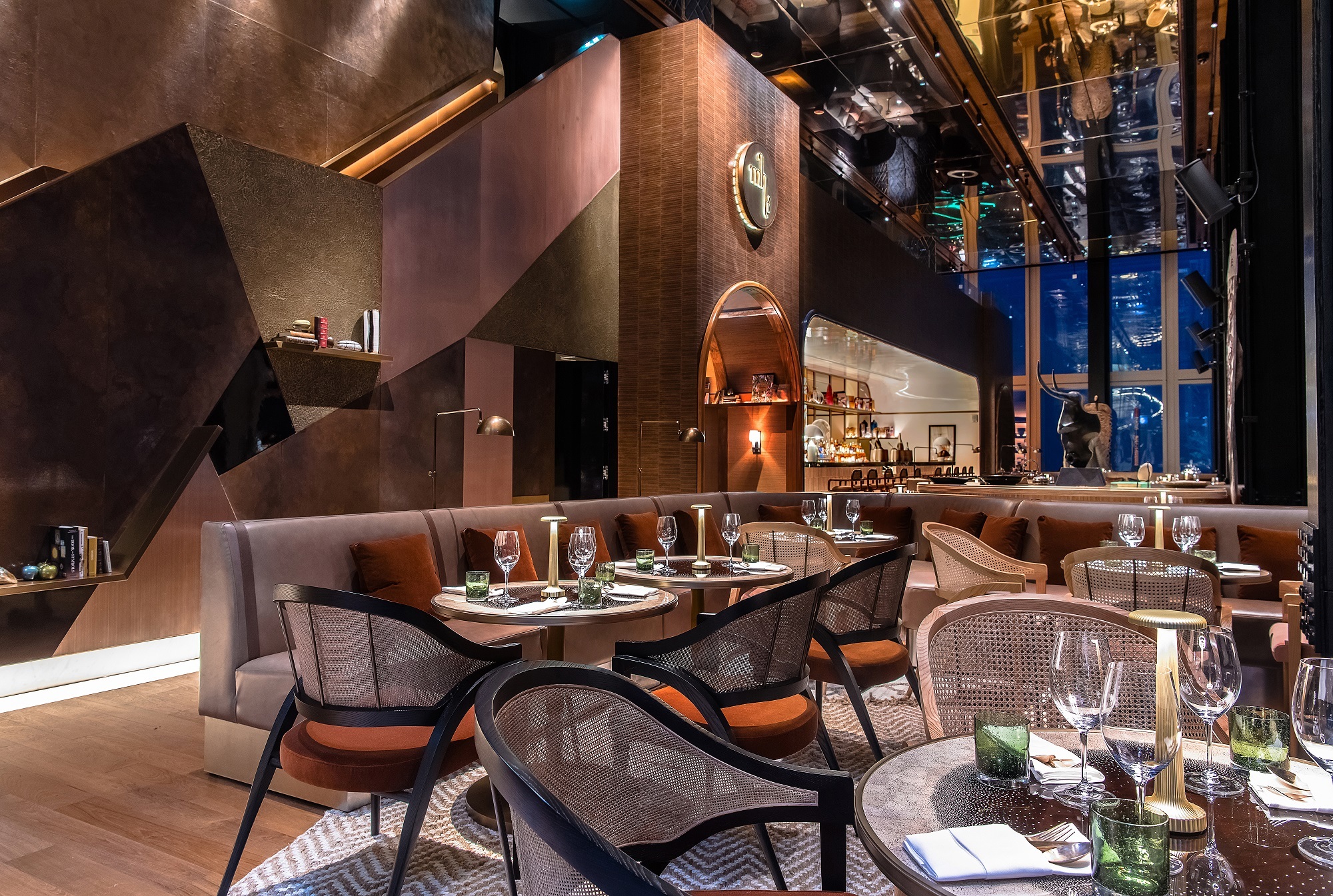 泰国最高之一的餐厅和酒吧Mahanakhon Bangkok SkyBar现在开业 