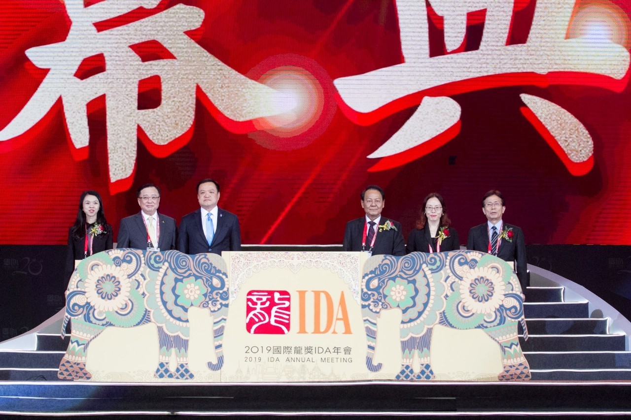 泰国副总理Anuthin Chanvirakul为2019年国际龙奖(IDA)年会开幕