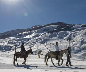 雪季进行时：观赏高加索绝美雪景 体验顶级滑雪设施