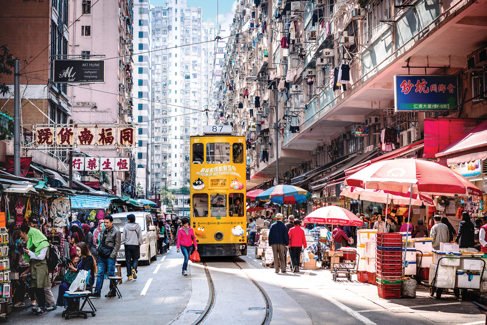 乘坐叮叮车 打卡香港慢生活