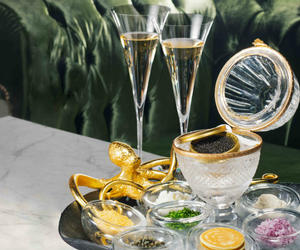 于澳门瑞吉酒店细味香槟及鱼子酱 享受精致的用餐体验