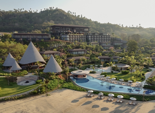 印尼纳闽巴霍TA'AKTANA豪华精选水疗度假酒店推出节庆庆典