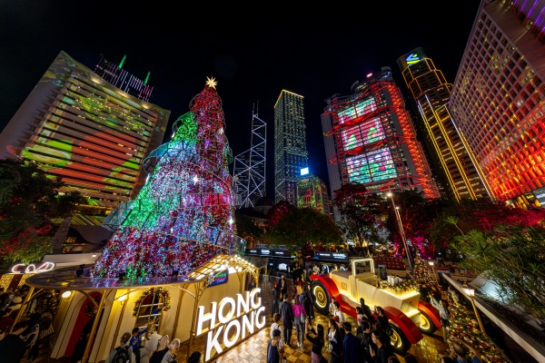 旅发局香港跨年倒数以全新形式于中环遮打道举行以&ldquo;新希望、新开始&rdquo;为主题的光影表演