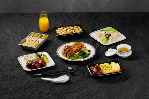 飞跃四十载，耀启“新”旅程 ——新加坡航空推出周年特别餐食，云端耀享京沪经典风味