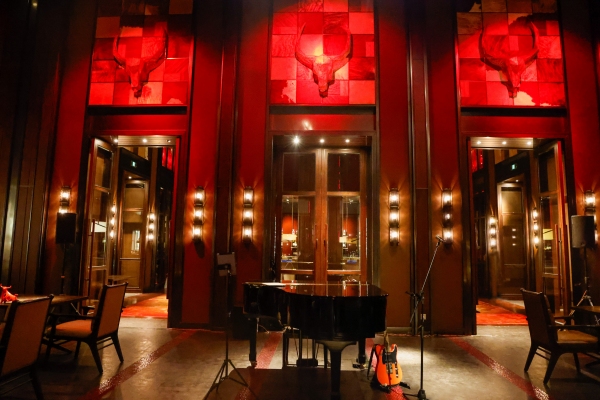 恰餐厅及酒吧打造夜生活新聚点 纵享优雅醇香爵士夜