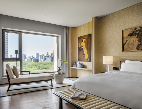 占地约40万平方米的缦园环绕缦合北京俱乐部及行政公